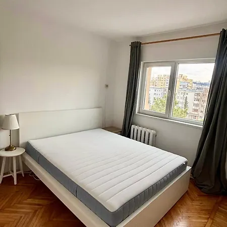Sunny Two Bedroom Lägenhet