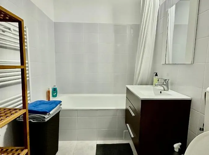 Sunny Two Bedroom Lejlighed *