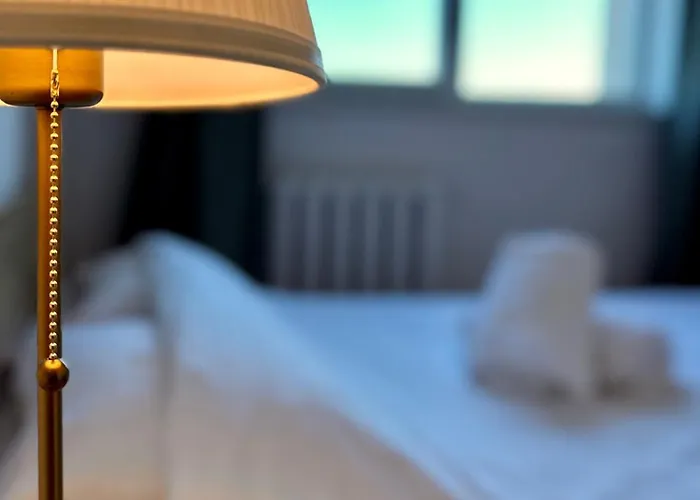 Sunny Two Bedroom Apartament